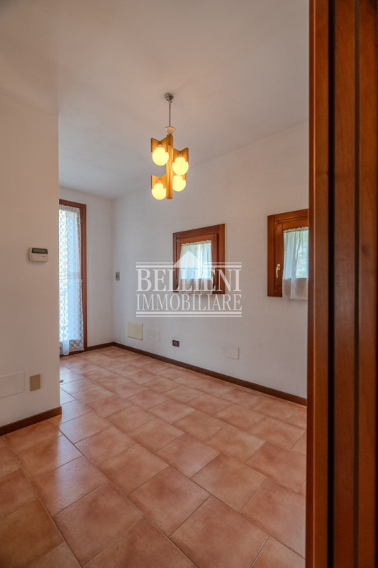 SAN BORTOLO - in zona tranquilla e ben servita, posizionata alla fine di una strada chiusa, propo...