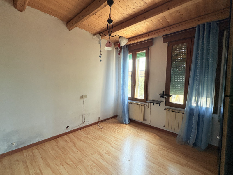 Se stai cercando un appartamento comodo, tranquillo e ben posizionato, questa è l'occasione che f...