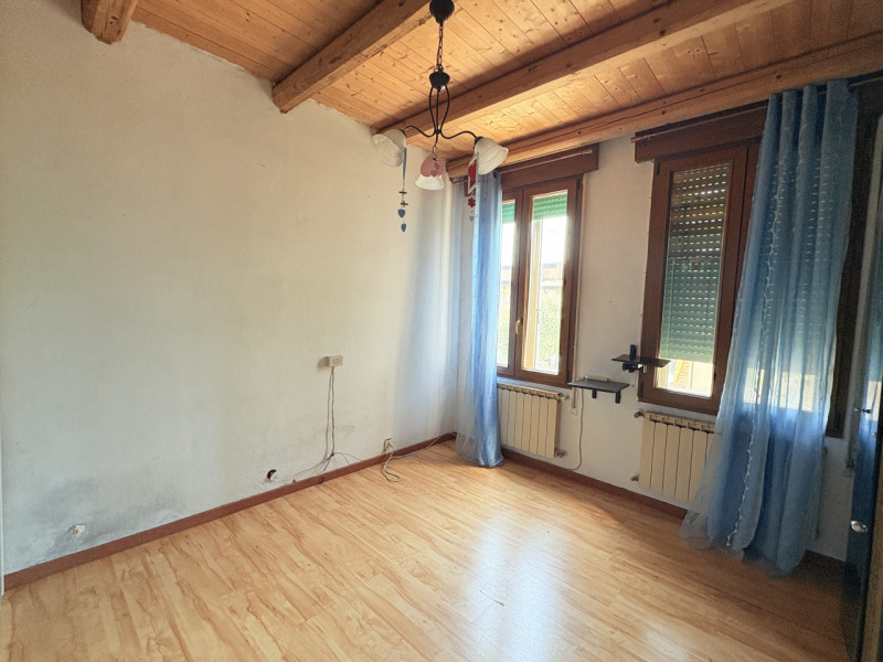 Se stai cercando un appartamento comodo, tranquillo e ben posizionato, questa è l'occasione che f...