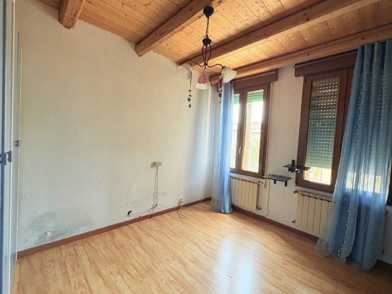 Se stai cercando un appartamento comodo, tranquillo e ben posizionato, questa è l'occasione che f...