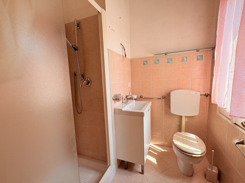 Se stai cercando un appartamento comodo, tranquillo e ben posizionato, questa è l'occasione che f...