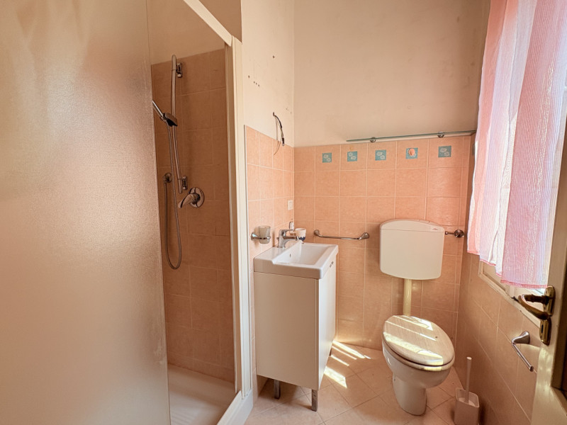 Se stai cercando un appartamento comodo, tranquillo e ben posizionato, questa è l'occasione che f...