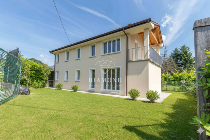 Colbertaldo: nelle vicinanze del centro paese, proponiamo una graziosa casetta singola allo stato...