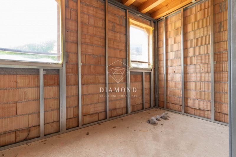 Colbertaldo: nelle vicinanze del centro paese, proponiamo una graziosa casetta singola allo stato...