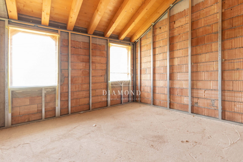 Colbertaldo: nelle vicinanze del centro paese, proponiamo una graziosa casetta singola allo stato...