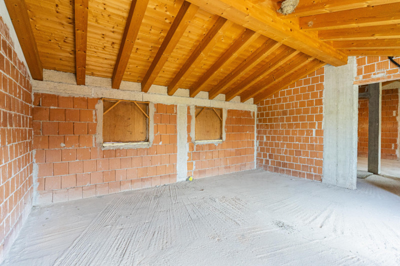 Nel cuore tranquillo di Rustega, frazione di Camposampiero, ti presentiamo una rara opportunità: ...