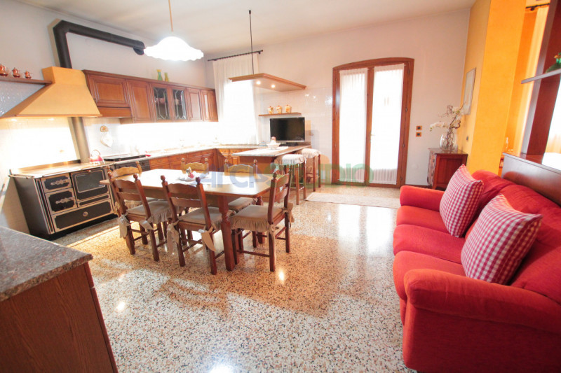 Quinto Vicentino - Valproto: Se stai cercando un'abitazione spaziosa e immersa nella tranquillità...