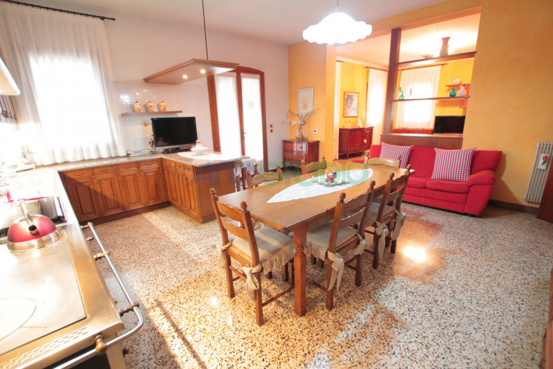 Quinto Vicentino - Valproto: Se stai cercando un'abitazione spaziosa e immersa nella tranquillità...