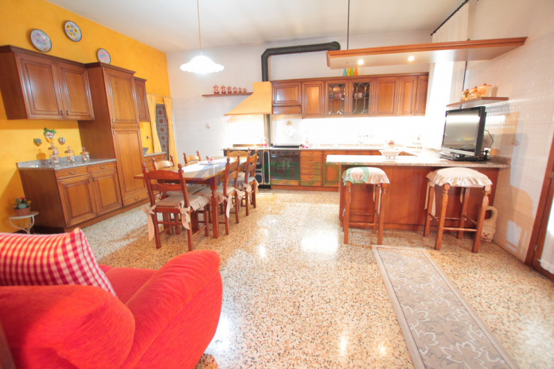 Quinto Vicentino - Valproto: Se stai cercando un'abitazione spaziosa e immersa nella tranquillità...