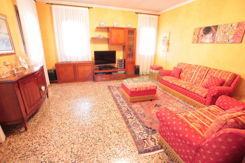 Quinto Vicentino - Valproto: Se stai cercando un'abitazione spaziosa e immersa nella tranquillità...