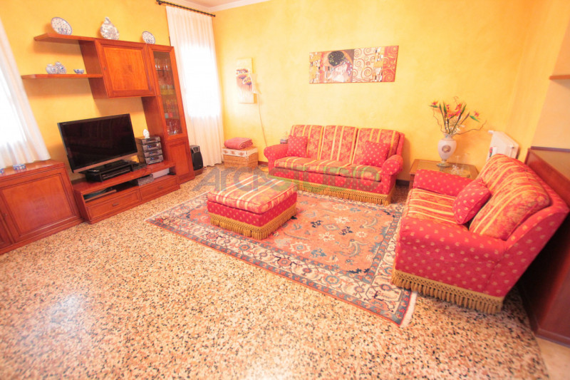 Quinto Vicentino - Valproto: Se stai cercando un'abitazione spaziosa e immersa nella tranquillità...