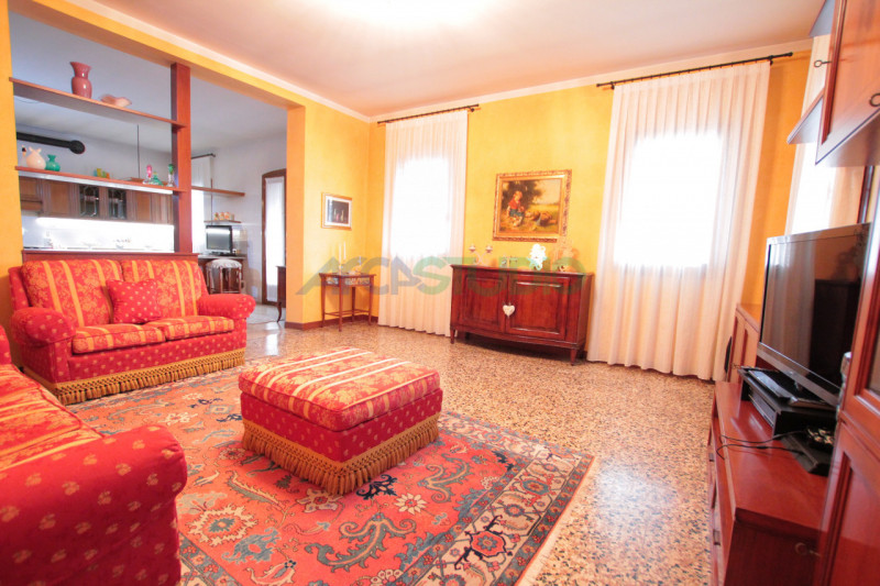 Quinto Vicentino - Valproto: Se stai cercando un'abitazione spaziosa e immersa nella tranquillità...