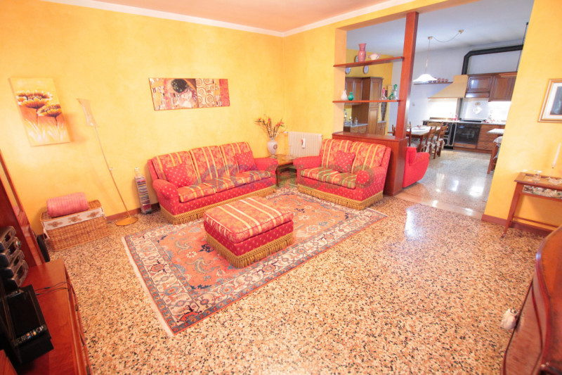 Quinto Vicentino - Valproto: Se stai cercando un'abitazione spaziosa e immersa nella tranquillità...