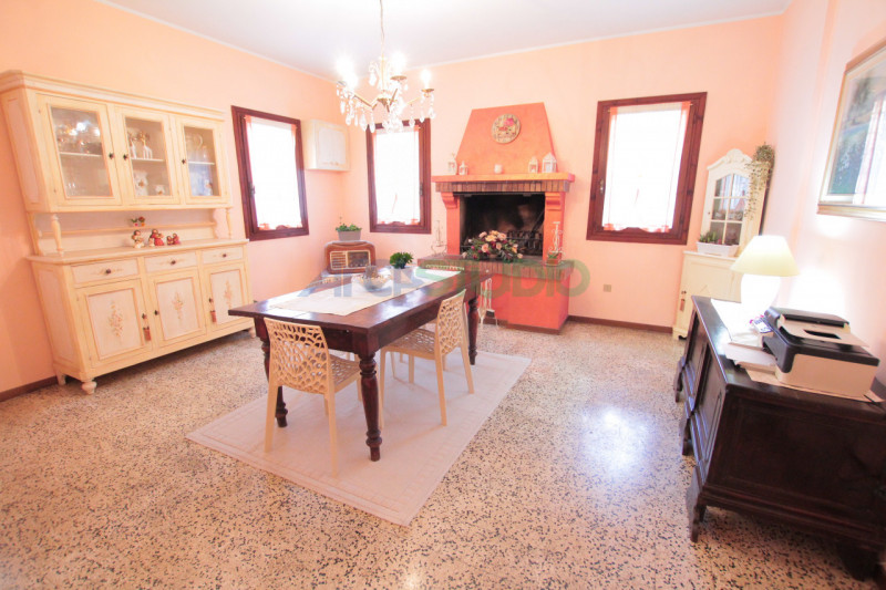 Quinto Vicentino - Valproto: Se stai cercando un'abitazione spaziosa e immersa nella tranquillità...