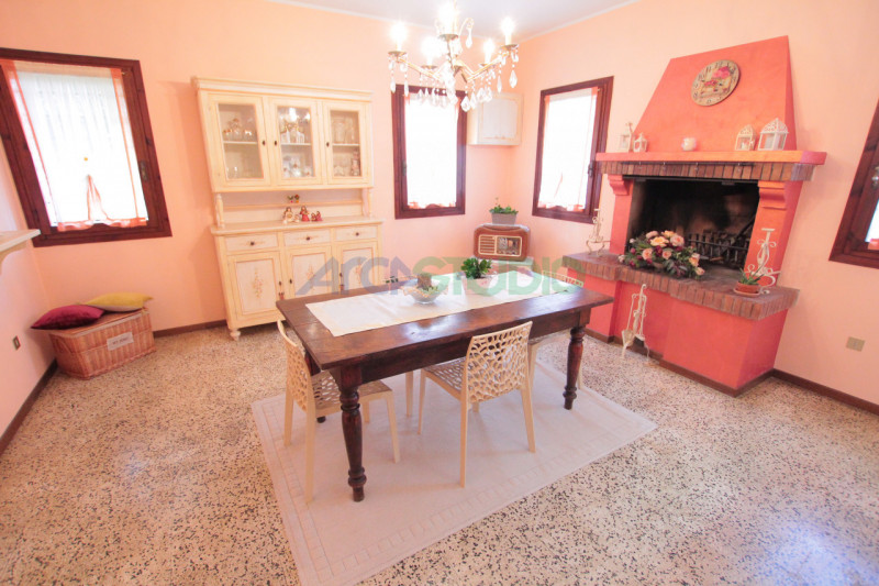 Quinto Vicentino - Valproto: Se stai cercando un'abitazione spaziosa e immersa nella tranquillità...