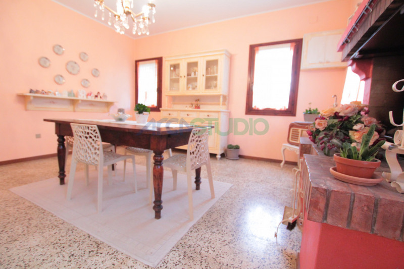 Quinto Vicentino - Valproto: Se stai cercando un'abitazione spaziosa e immersa nella tranquillità...