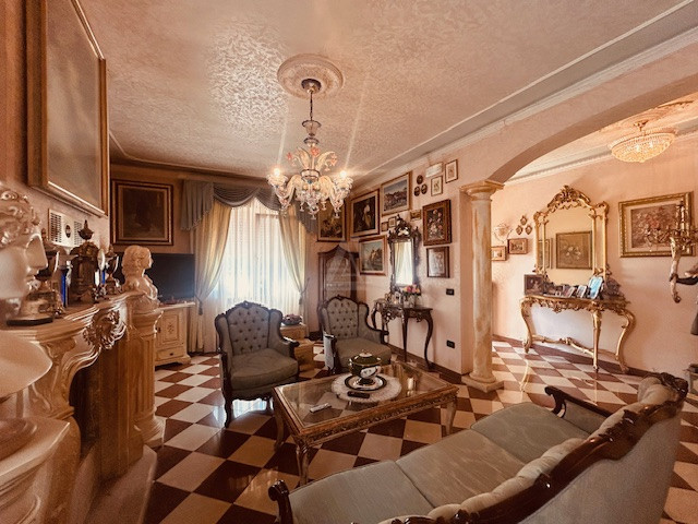 Nostra esclusiva proponiamo in vendita una splendida casa singola situata nel tranquillo comune d...