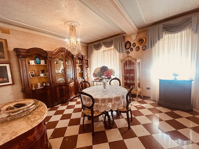 Nostra esclusiva proponiamo in vendita una splendida casa singola situata nel tranquillo comune d...