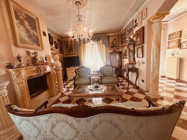 Nostra esclusiva proponiamo in vendita una splendida casa singola situata nel tranquillo comune d...