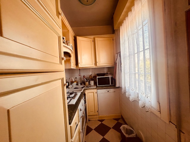 L'agenzia Iris propone in vendita una splendida casa singola situata nel tranquillo comune di Cas...