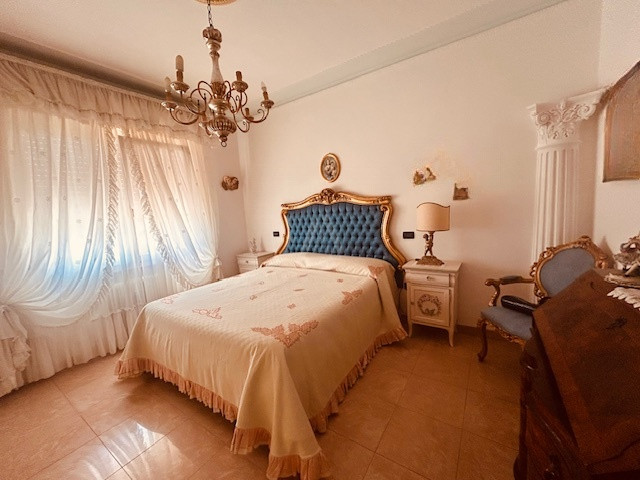 Nostra esclusiva proponiamo in vendita una splendida casa singola situata nel tranquillo comune d...