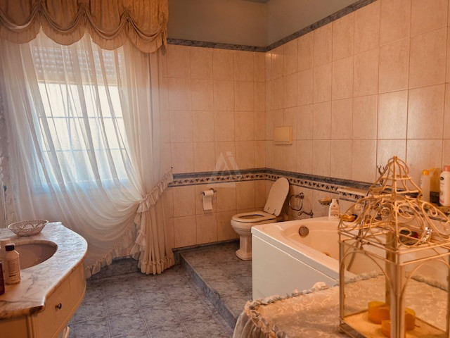 Nostra esclusiva proponiamo in vendita una splendida casa singola situata nel tranquillo comune d...