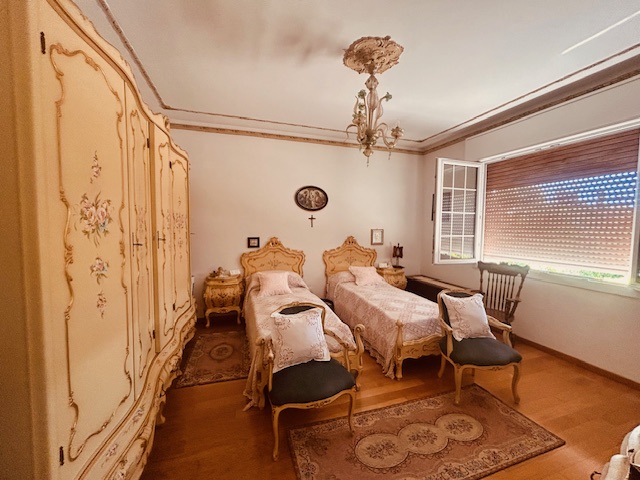 L'agenzia Iris propone in vendita una splendida casa singola situata nel tranquillo comune di Cas...