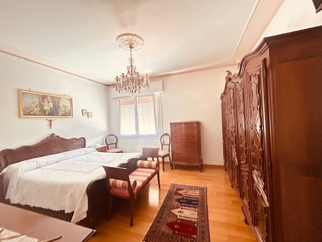 L'agenzia Iris propone in vendita una splendida casa singola situata nel tranquillo comune di Cas...