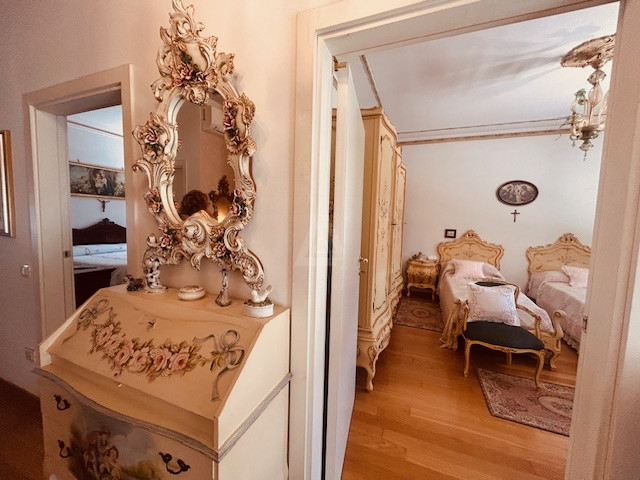 Nostra esclusiva proponiamo in vendita una splendida casa singola situata nel tranquillo comune d...