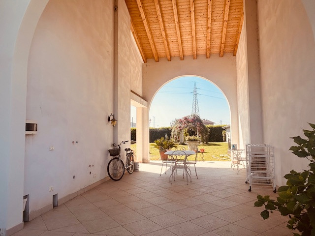 Nostra esclusiva proponiamo in vendita una splendida casa singola situata nel tranquillo comune d...