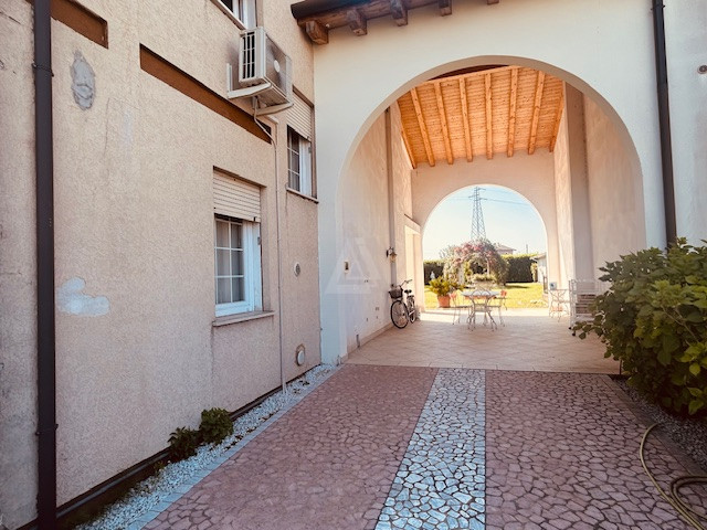 Nostra esclusiva proponiamo in vendita una splendida casa singola situata nel tranquillo comune d...