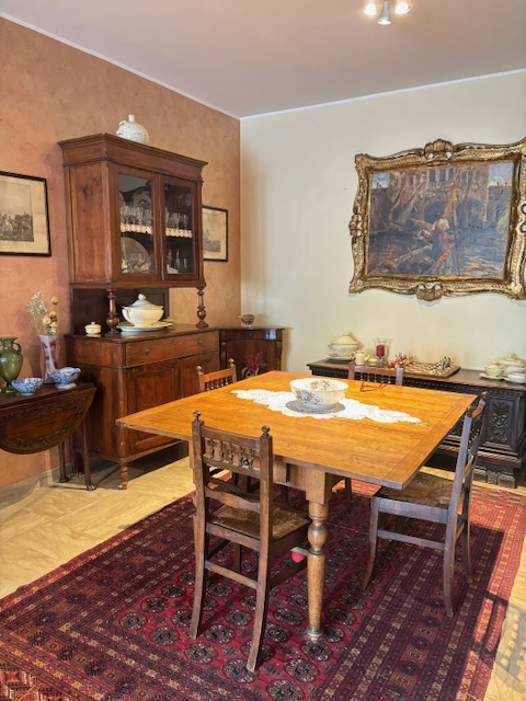 spaziosissimo appartamento situato nel  quartiere di S. Lorenzo, circondato da ampi spazi verdi e...