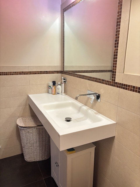 spaziosissimo appartamento situato nel  quartiere di S. Lorenzo, circondato da ampi spazi verdi e...