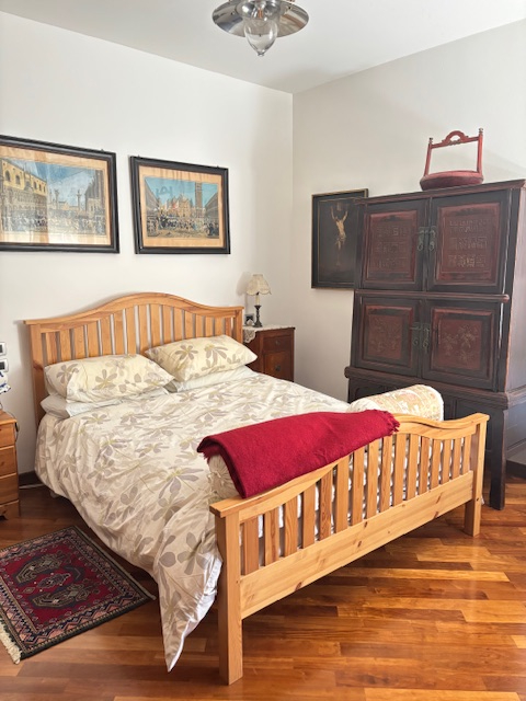 spaziosissimo appartamento situato nel  quartiere di S. Lorenzo, circondato da ampi spazi verdi e...