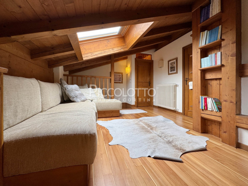 Rif. V5284 - Cortina d'Ampezzo, attico con 4 camere, posizione panoramica, adiacente alle piste d...