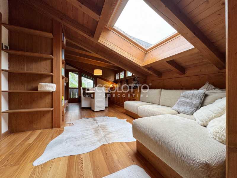 Rif. V5284 - Cortina d'Ampezzo, attico con 4 camere, posizione panoramica, adiacente alle piste d...