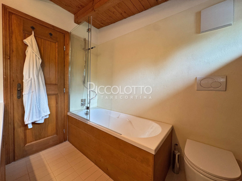 Rif. V5284 - Cortina d'Ampezzo, attico con 4 camere, posizione panoramica, adiacente alle piste d...