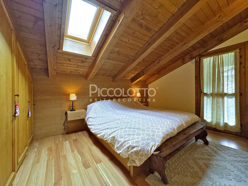 Rif. V5284 - Cortina d'Ampezzo, attico con 4 camere, posizione panoramica, adiacente alle piste d...