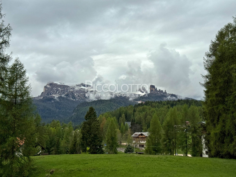 Rif. V5284 - Cortina d'Ampezzo, attico con 4 camere, posizione panoramica, adiacente alle piste d...