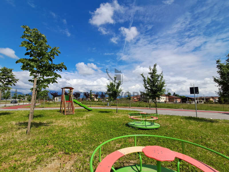 Scopri questo splendido appartamento quadrilocale situato nela prima periferia di Malo, una delle...