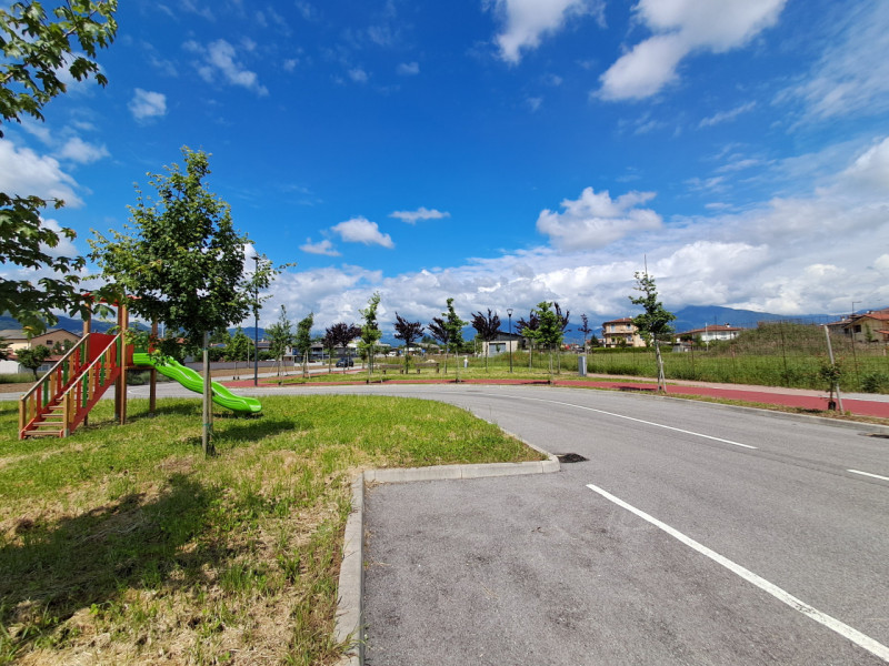 Scopri questo splendido appartamento quadrilocale situato nela prima periferia di Malo, una delle...