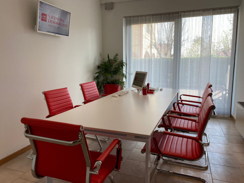 CAMISANO VICENTINO - LOCALITA' TORRE ROSSA: In un contesto tranquillo e immerso nel verde, propon...