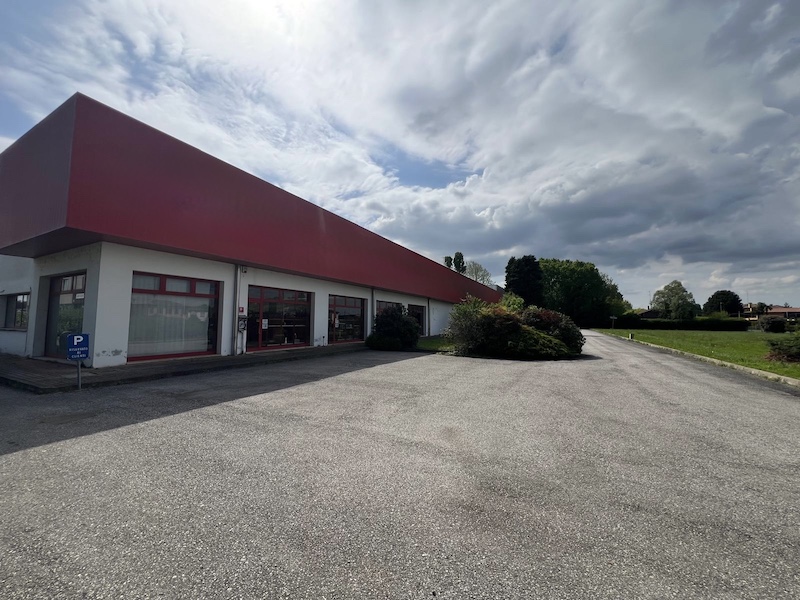 NOVENTA PADOVANA - NOVENTANA Classe energetica "non soggetto".
Proponiamo in vendita un capannone...