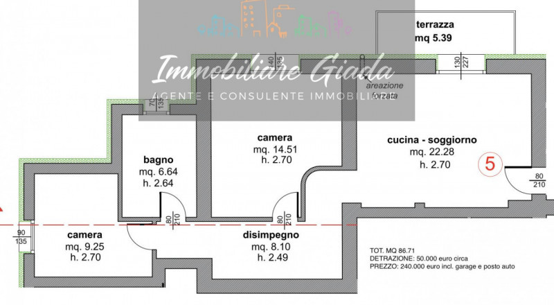 In vendita, proponiamo un luminoso appartamento trilocale situato nel tranquillo contesto di Mena...