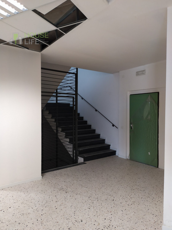 THIENE - ZONA INDUSTRIALE: VENDESI UFFICI open-space di varie metrature in posizione strategica c...