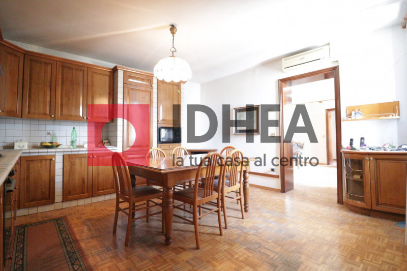 SIGNORESSA(TV)- "RIF: AVSG1"

L'agenzia immobiliare IDHEA ha il piacere di proporvi in esclusiva ...