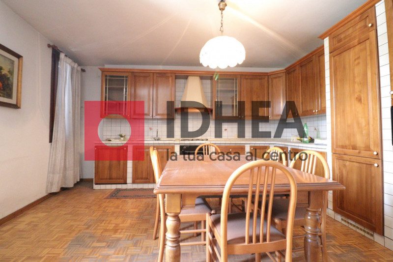 SIGNORESSA(TV)- "RIF: AVSG1"

L'agenzia immobiliare IDHEA ha il piacere di proporvi in esclusiva ...