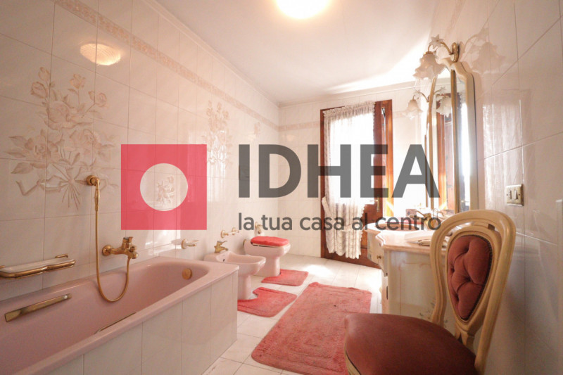 SIGNORESSA(TV)- "RIF: AVSG1"

L'agenzia immobiliare IDHEA ha il piacere di proporvi in esclusiva ...