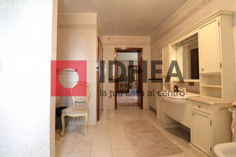 SIGNORESSA(TV)- "RIF: AVSG1"

L'agenzia immobiliare IDHEA ha il piacere di proporvi in esclusiva ...