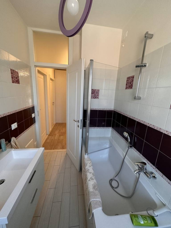 Bellissima stanza doppia in appartamento panoramico all'ultimo piano nel cuore del quartiere di M...